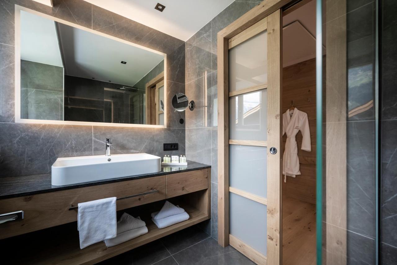Small & Beautiful Gnaid Hotel 4*