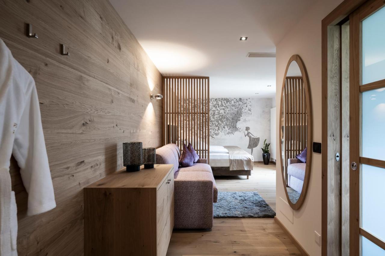 Small & Beautiful Gnaid Hotel